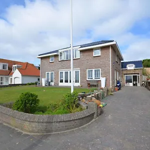 Ferienhaus Anne's Family With Private Parking, Zandvoort